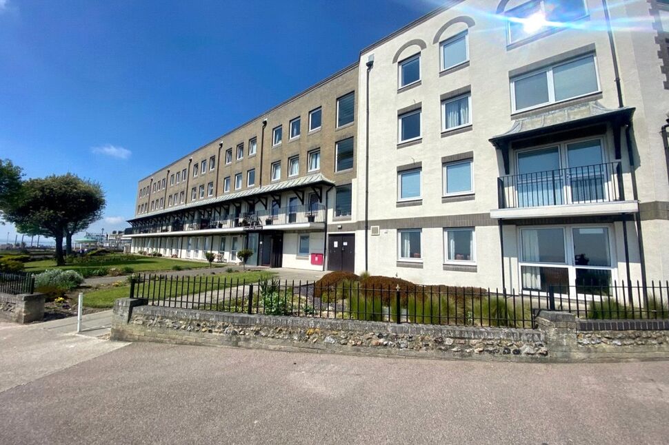 Main image of 1 bedroom Flat to rent, Wellington Crescent, Ramsgate, Kent, CT11