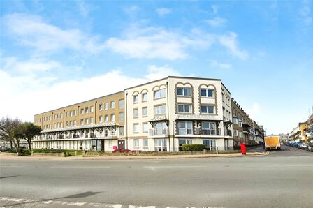 Wellington Crescent, 1 bedroom  Flat for sale, £90,000
