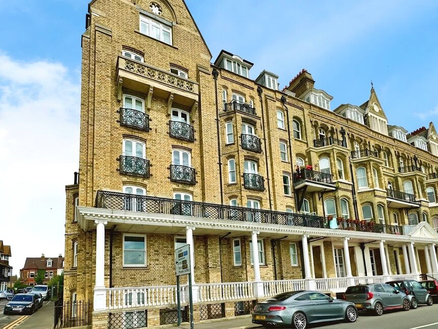 Main image of 3 bedroom  Flat for sale, D'este Road, Ramsgate, Kent, CT11