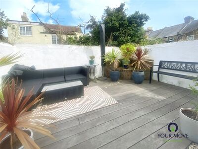 3 bedroom Mid Terrace House to rent