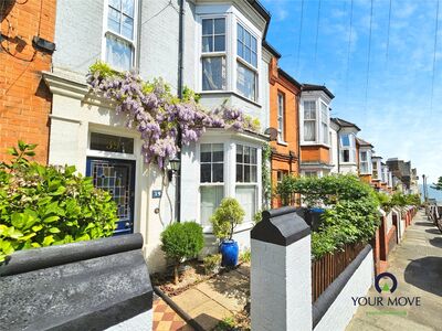3 bedroom Mid Terrace House for sale