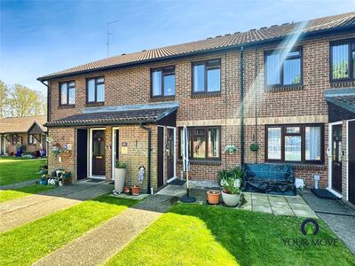 Church Court Grove, 1 bedroom  Flat for sale, £125,000