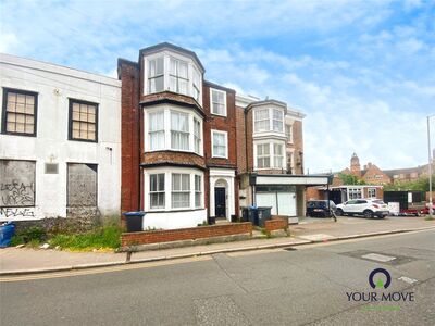 High Street, 1 bedroom  Flat to rent, £900 pcm