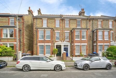 5 bedroom Semi Detached House for sale