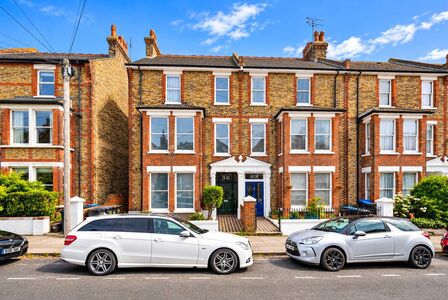 5 bedroom Semi Detached House for sale