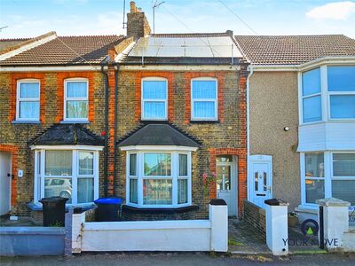 3 bedroom Mid Terrace House for sale