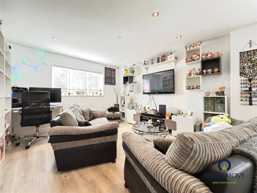 Lounge / Dining Area
