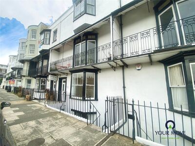 Spencer Square, 2 bedroom  Flat to rent, £1,250 pcm
