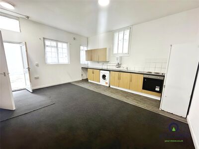 Harbour Street, 1 bedroom  Flat to rent, £750 pcm
