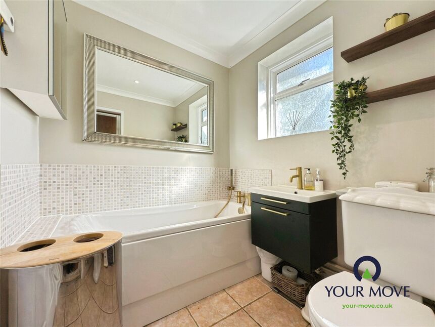 Family Bathroom / WC