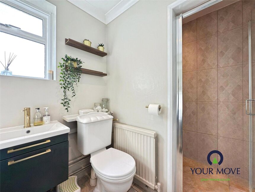 Family Bathroom / WC