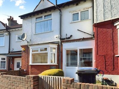 St. Lukes Road, 2 bedroom Mid Terrace House for sale, &pound;240,000