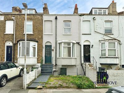 3 bedroom Mid Terrace House to rent