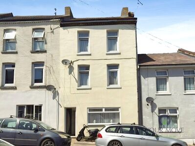 4 bedroom Mid Terrace House for sale
