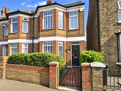 3 bedroom End Terrace House for sale