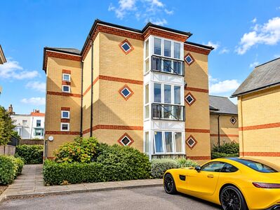 Priory Courtyard, 2 bedroom Flat for sale, &pound;190,000