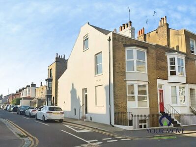5 bedroom End Terrace House for sale