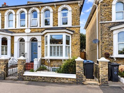 Duncan Road, 4 bedroom Semi Detached House for sale, &pound;425,000