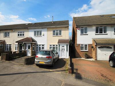 South End Road, 2 bedroom House to rent, &pound;1,600 pcm