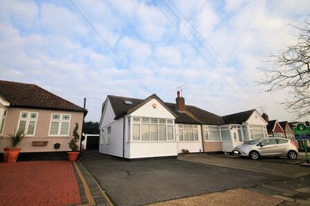 David Drive, 4 bedroom Semi Detached Bungalow to rent, &pound;2,300 pcm