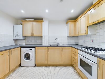 South Street, 2 bedroom  Flat to rent, £1,600 pcm