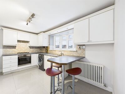 3 bedroom Mid Terrace House to rent