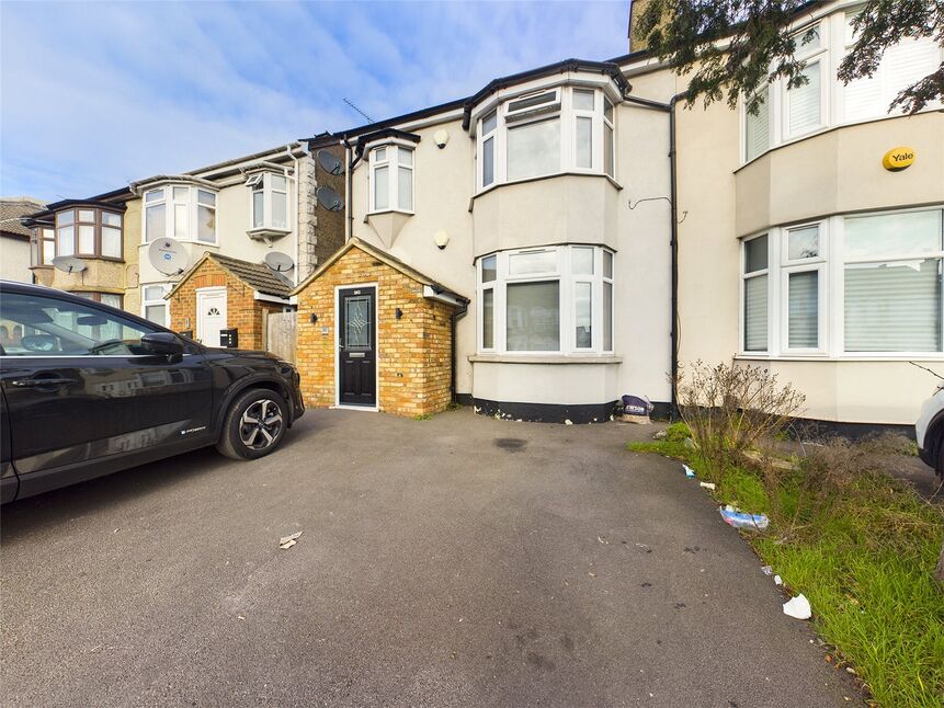 Main image of 2 bedroom Flat to rent, South Street, Romford, RM1