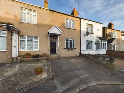 Aveley Road, 2 bedroom Mid Terrace House to rent, £1,800 pcm