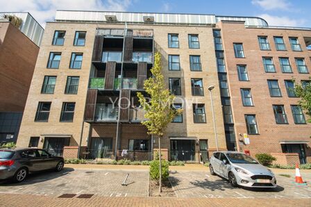 Maxwell Road, 2 bedroom Flat to rent, &pound;1,700 pcm