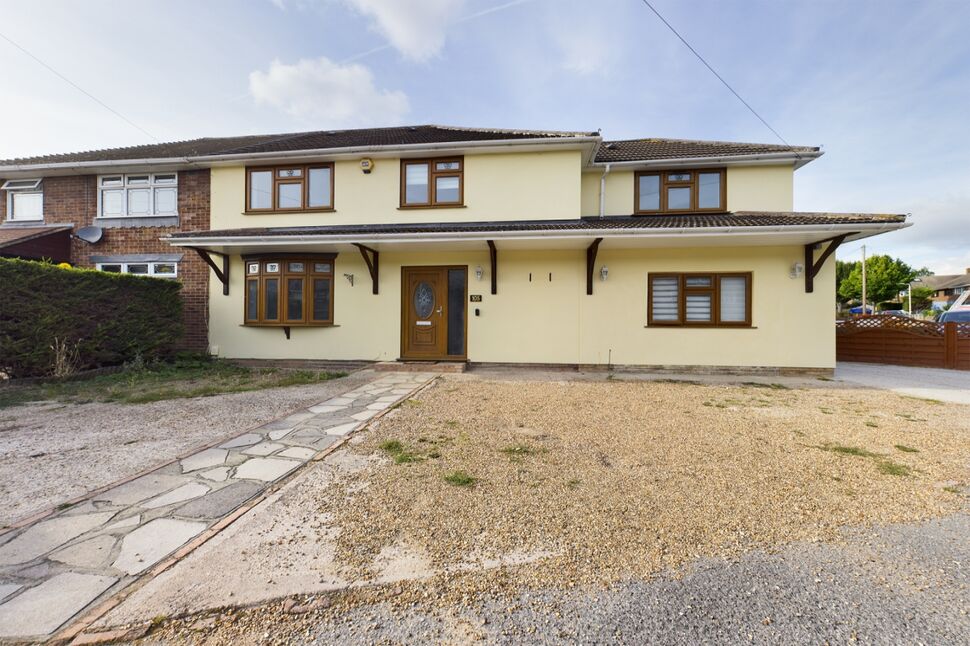 Main image of 4 bedroom Semi Detached House to rent, Retford Road, Romford, RM3