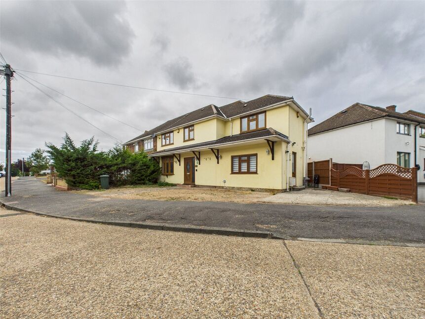 Main image of 5 bedroom Semi Detached House to rent, Retford Road, Romford, RM3