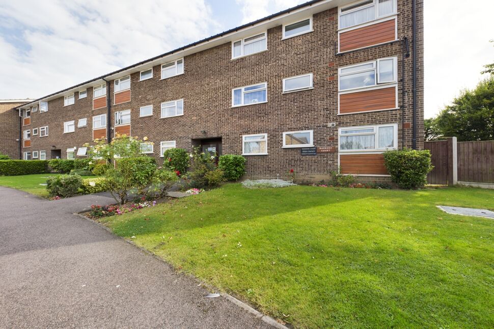 Main image of 2 bedroom  Flat to rent, Manor Road, Romford, RM1