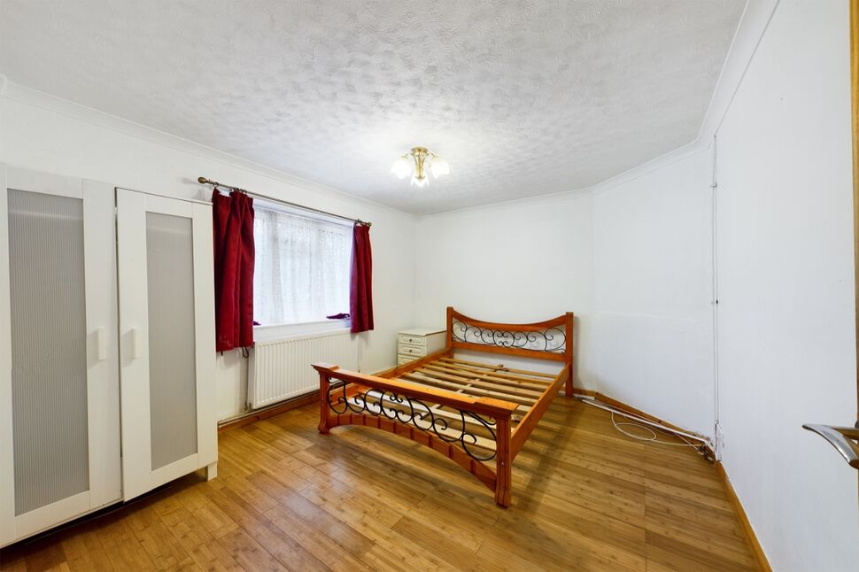 Main image of 3 bedroom Semi Detached House to rent, Jutsums Lane, Romford, RM7