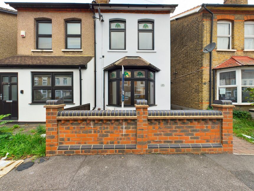 Main image of 5 bedroom Semi Detached House to rent, Willow Street, Romford, RM7