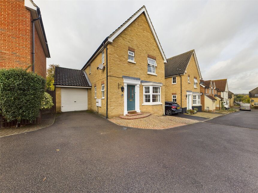 Main image of 3 bedroom Detached House to rent, Czarina Rise, Laindon, Essex, SS15