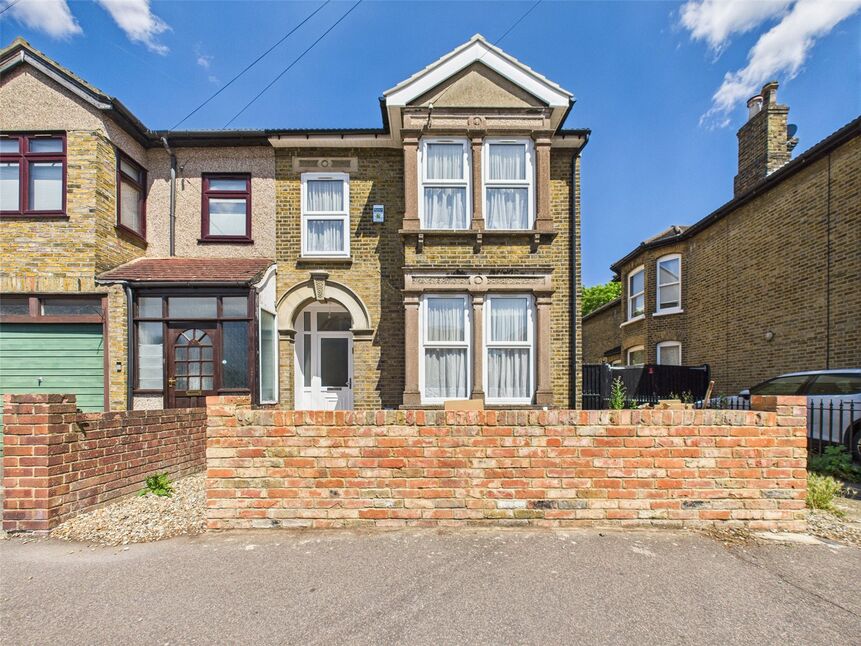 Main image of 5 bedroom Semi Detached House to rent, Manor Road, Romford, RM1