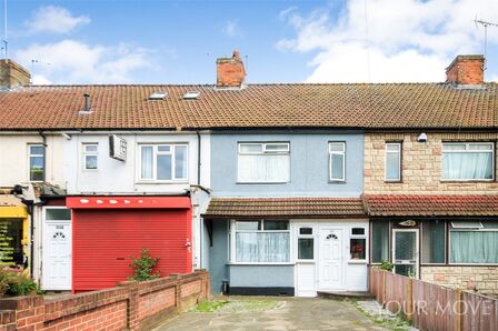 3 bedroom Mid Terrace House for sale