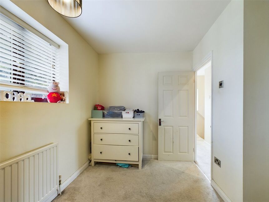 3 bedroom End Terrace House for sale, Whitchurch Road, Romford, RM3 £