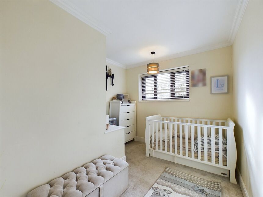 3 bedroom End Terrace House for sale, Whitchurch Road, Romford, RM3 £