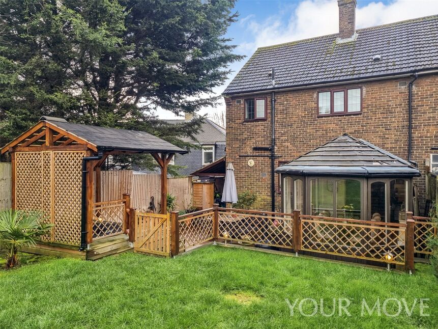 3 bedroom End Terrace House for sale, Whitchurch Road, Romford, RM3 £