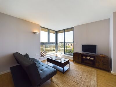 Mercury Gardens, 1 bedroom  Flat to rent, £1,600 pcm