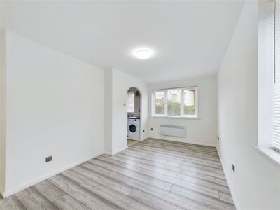 Naunton Way, 1 bedroom  Flat to rent, £1,300 pcm