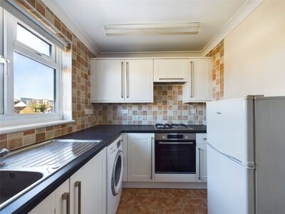 Rush Green Road, 2 bedroom  Flat to rent, £1,500 pcm