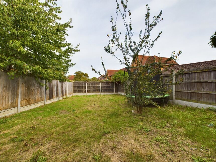 4 bedroom Detached House for sale, Foxglove Road, Rush Green, RM7 £