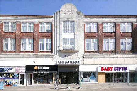 South Street, 2 bedroom Flat for sale, &pound;280,000