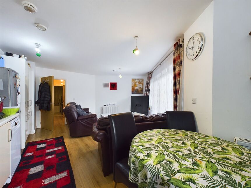 Kitchen / Living Area