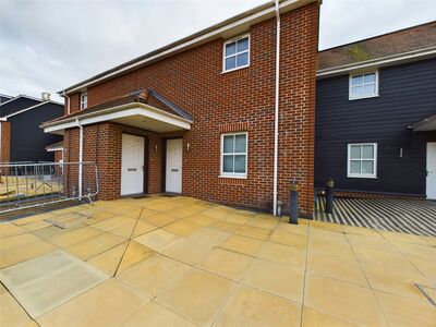 Market Place, 2 bedroom Flat to rent, &pound;1,750 pcm