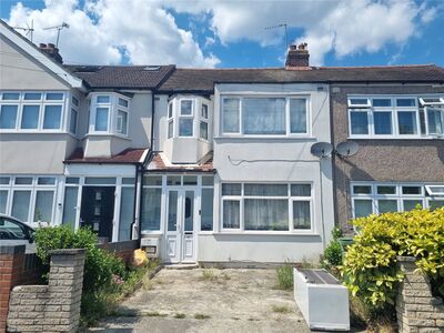 3 bedroom Mid Terrace House for sale