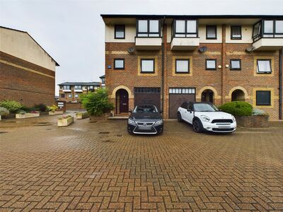 Barnfield Place, 3 bedroom End Terrace House to rent, &pound;2,750 pcm