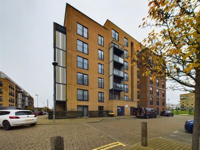 Maxwell Road, 1 bedroom  Flat for sale, £220,000